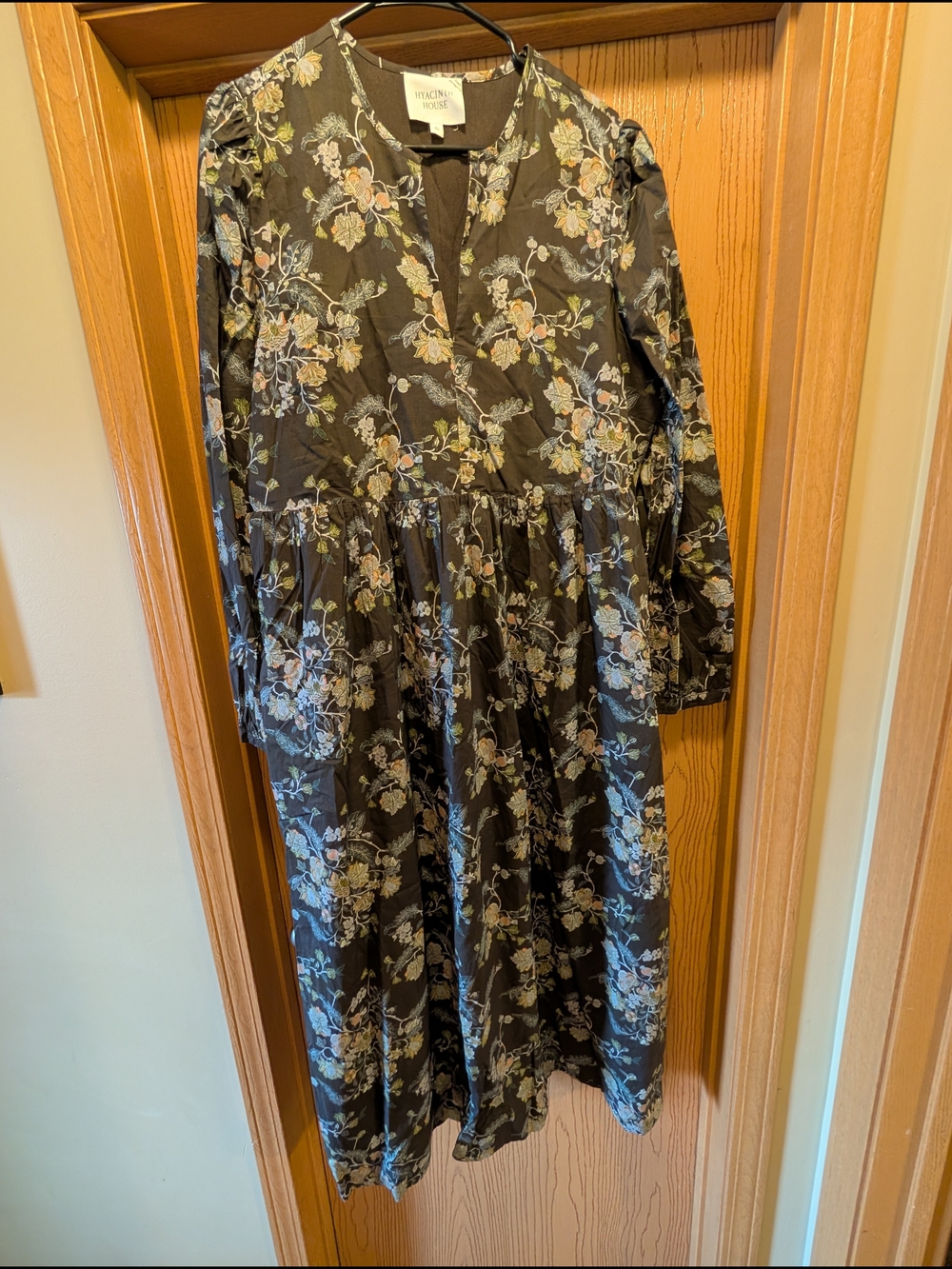 Hyacinth House Dark gray Floral V-Neck Midi Dress